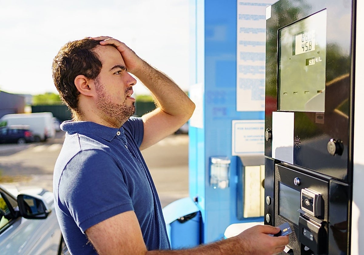 Why are we paying between 12 and 15 euros more for average tank of petrol and diesel in Spain